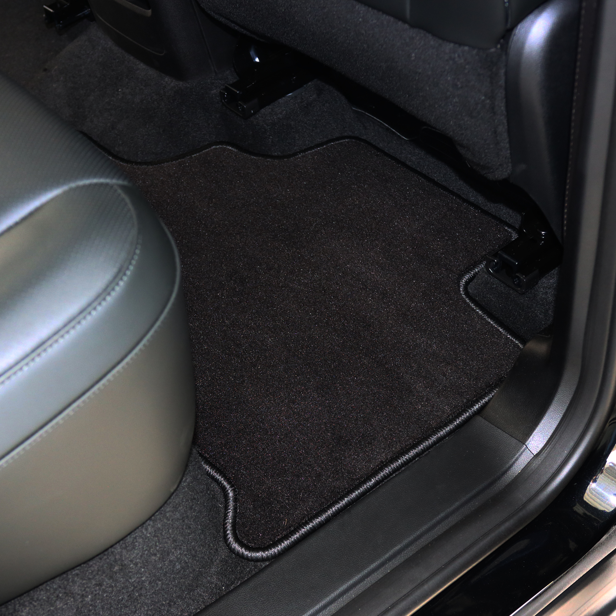 Velours-Fußmatten mit REDUST Logo für BAIC BJ40 – Bild 4